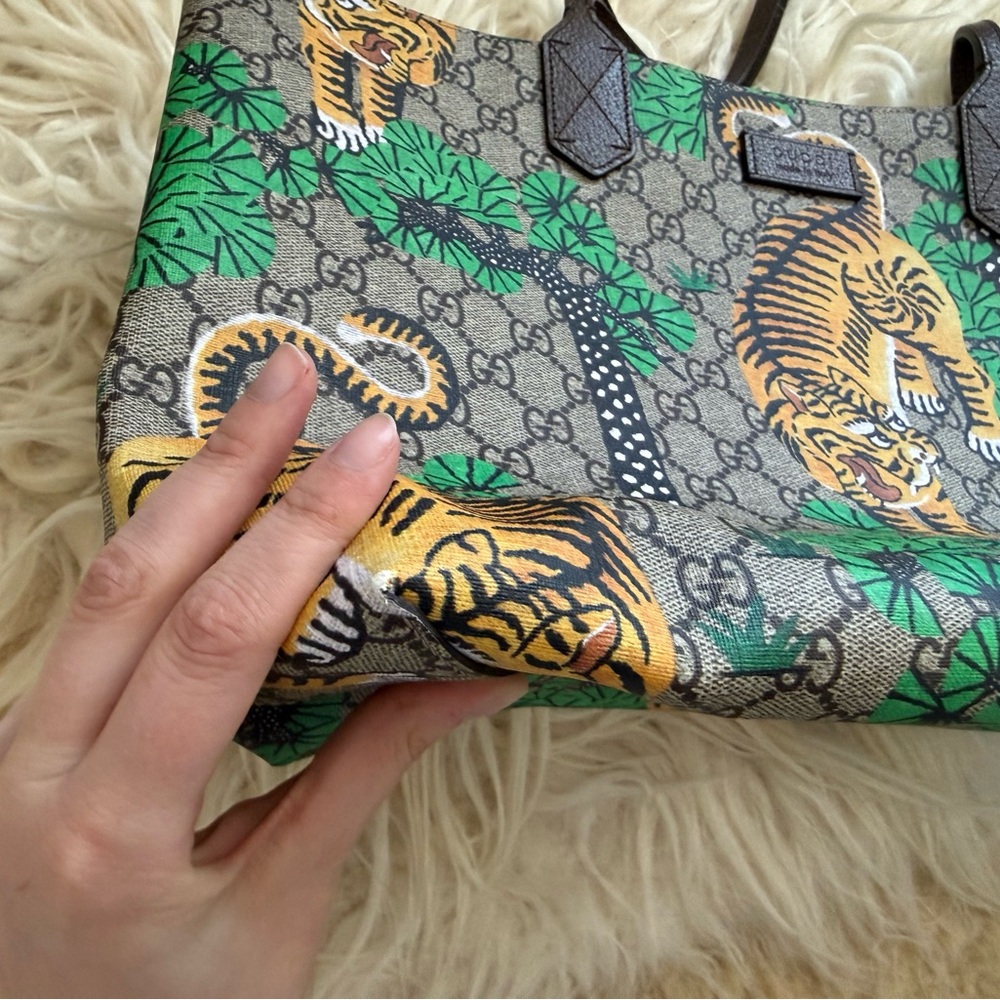 Gucci Bengal Tiger GG Supreme Tote Bag - Picture 7 of 14